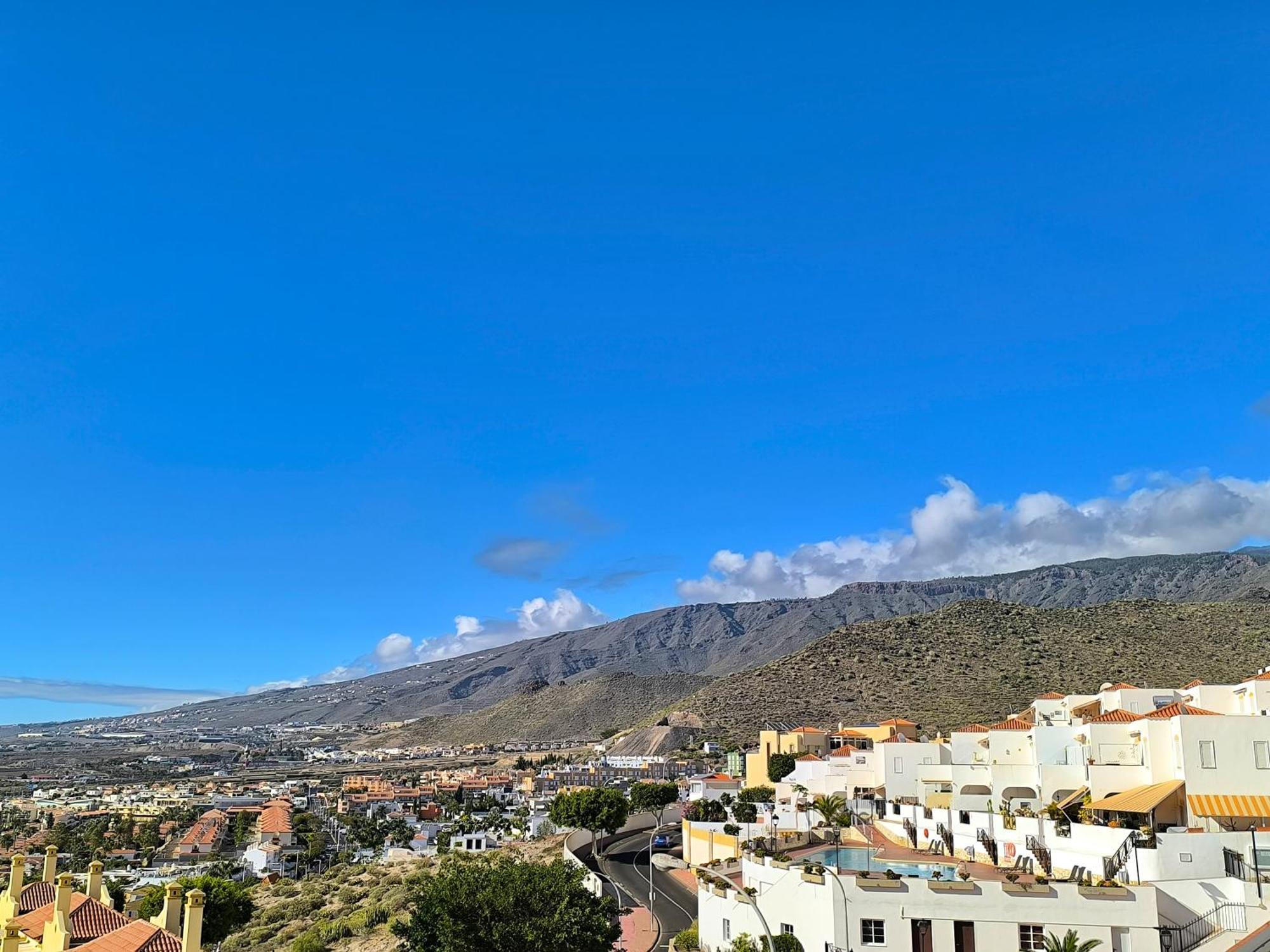 Beautiful - 4 Bedrooms, Heated Pool, Fibre Net, 2 Priv Car Park Places, Tv Channels Vil·la Costa Adeje (Tenerife)