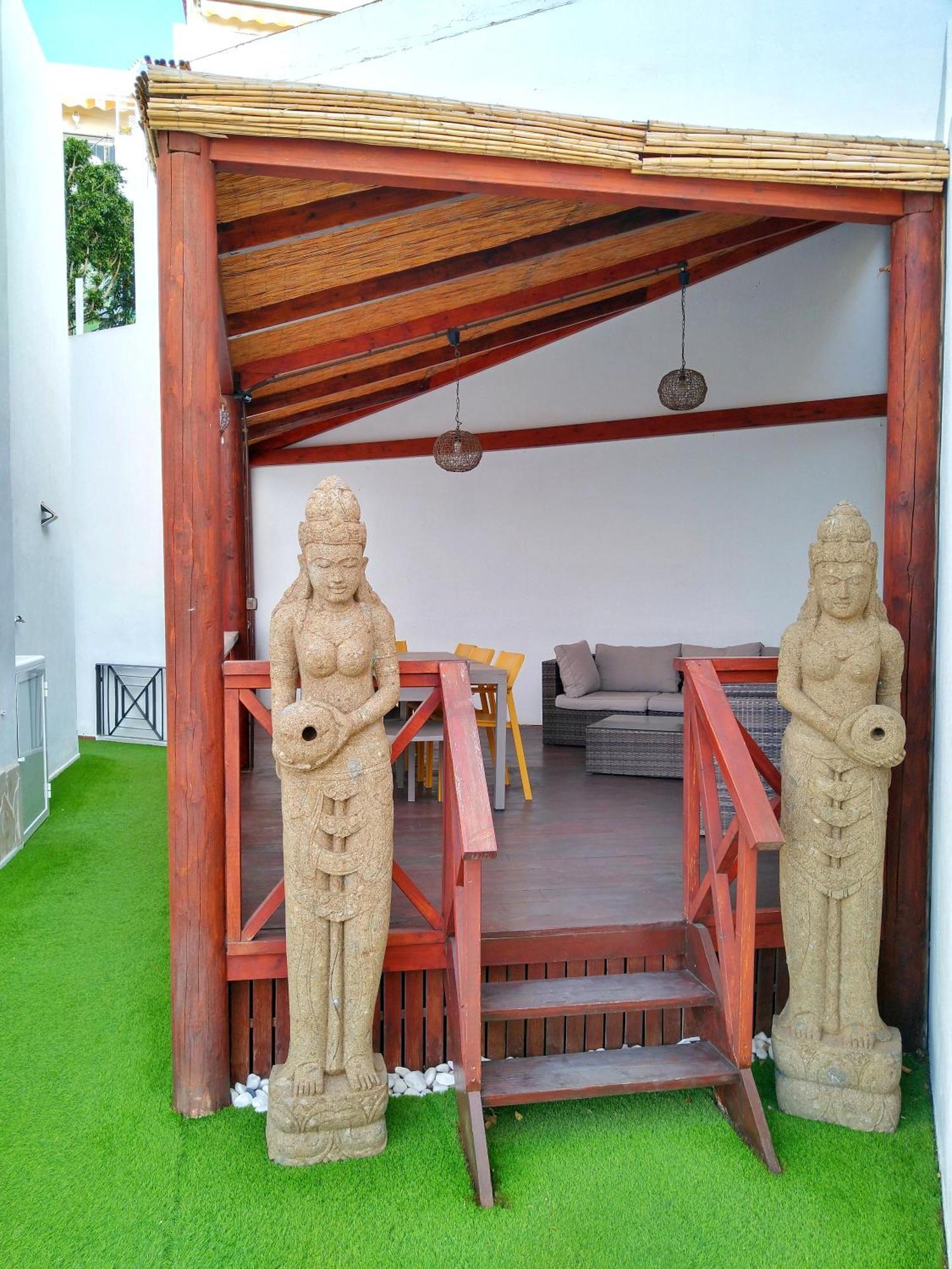 Beautiful - 4 Bedrooms, Heated Pool, Fibre Net, 2 Priv Car Park Places, Tv Channels Vil·la *