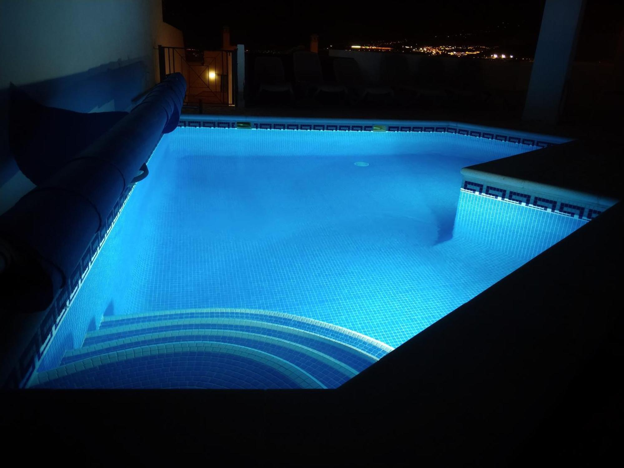 Beautiful - 4 Bedrooms, Heated Pool, Fibre Net, 2 Priv Car Park Places, Tv Channels Vil·la