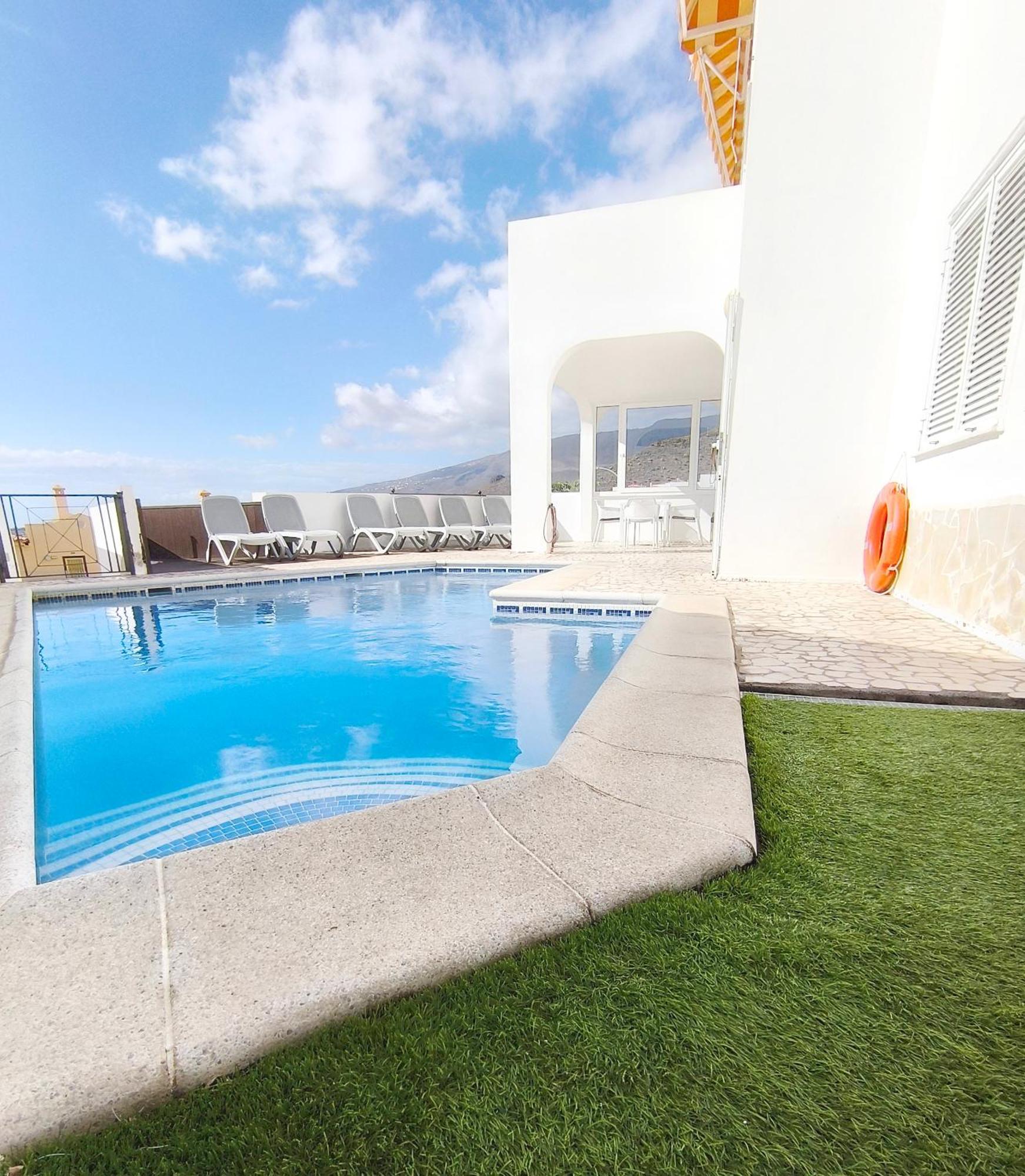 Beautiful - 4 Bedrooms, Heated Pool, Fibre Net, 2 Priv Car Park Places, Tv Channels Vil·la *