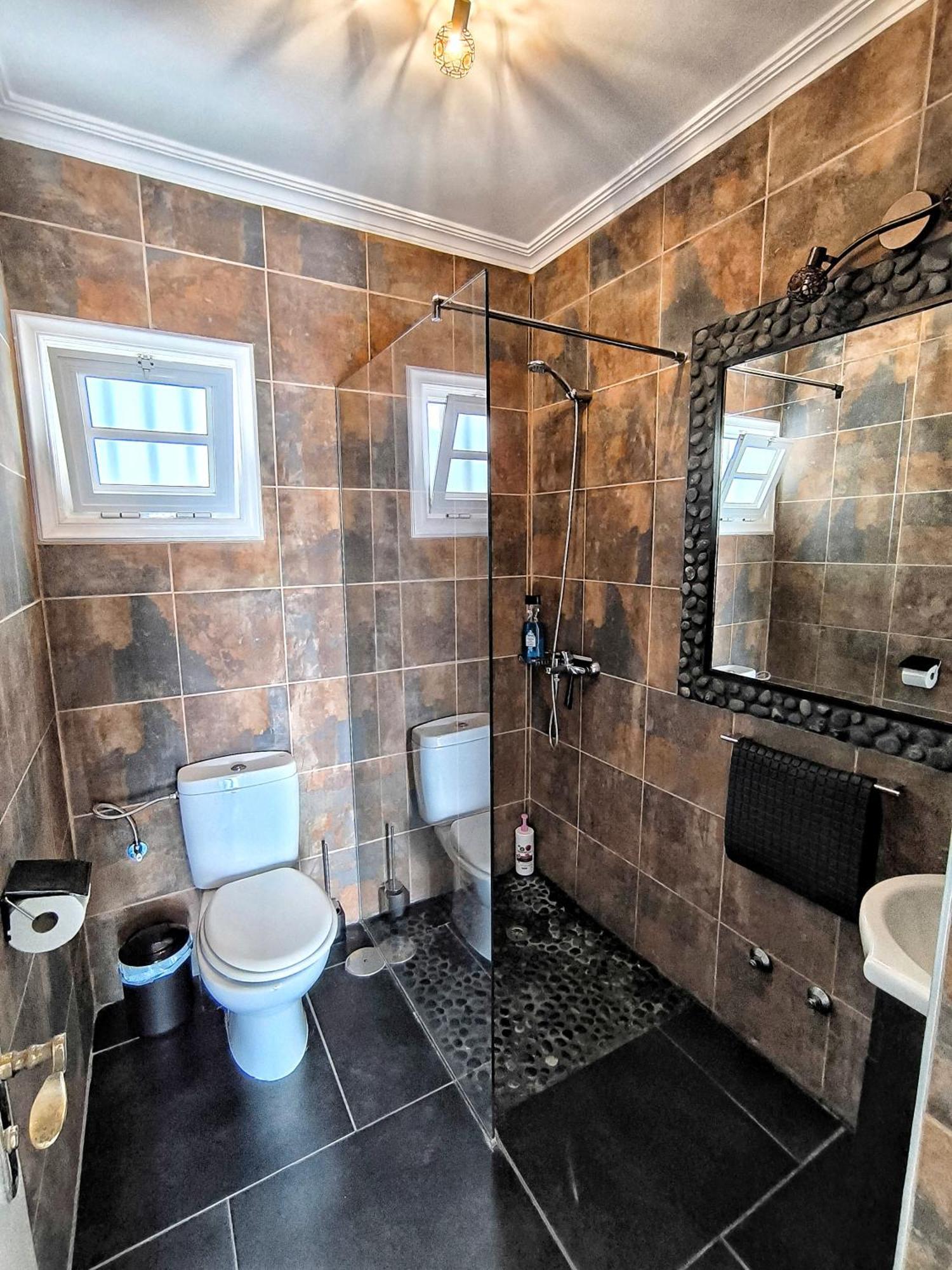 Vil·la Beautiful - 4 Bedrooms, Heated Pool, Fibre Net, 2 Priv Car Park Places, Tv Channels Costa Adeje (Tenerife)