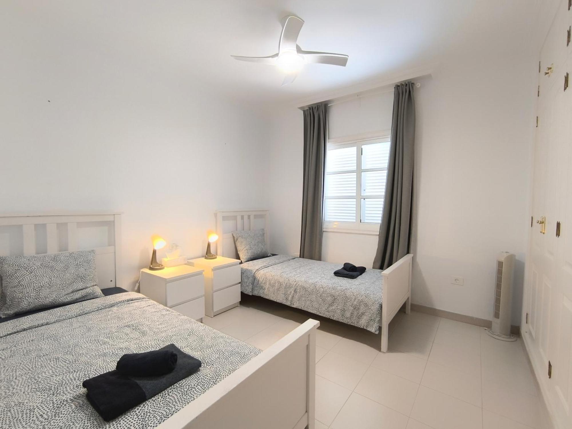 Beautiful - 4 Bedrooms, Heated Pool, Fibre Net, 2 Priv Car Park Places, Tv Channels Vil·la