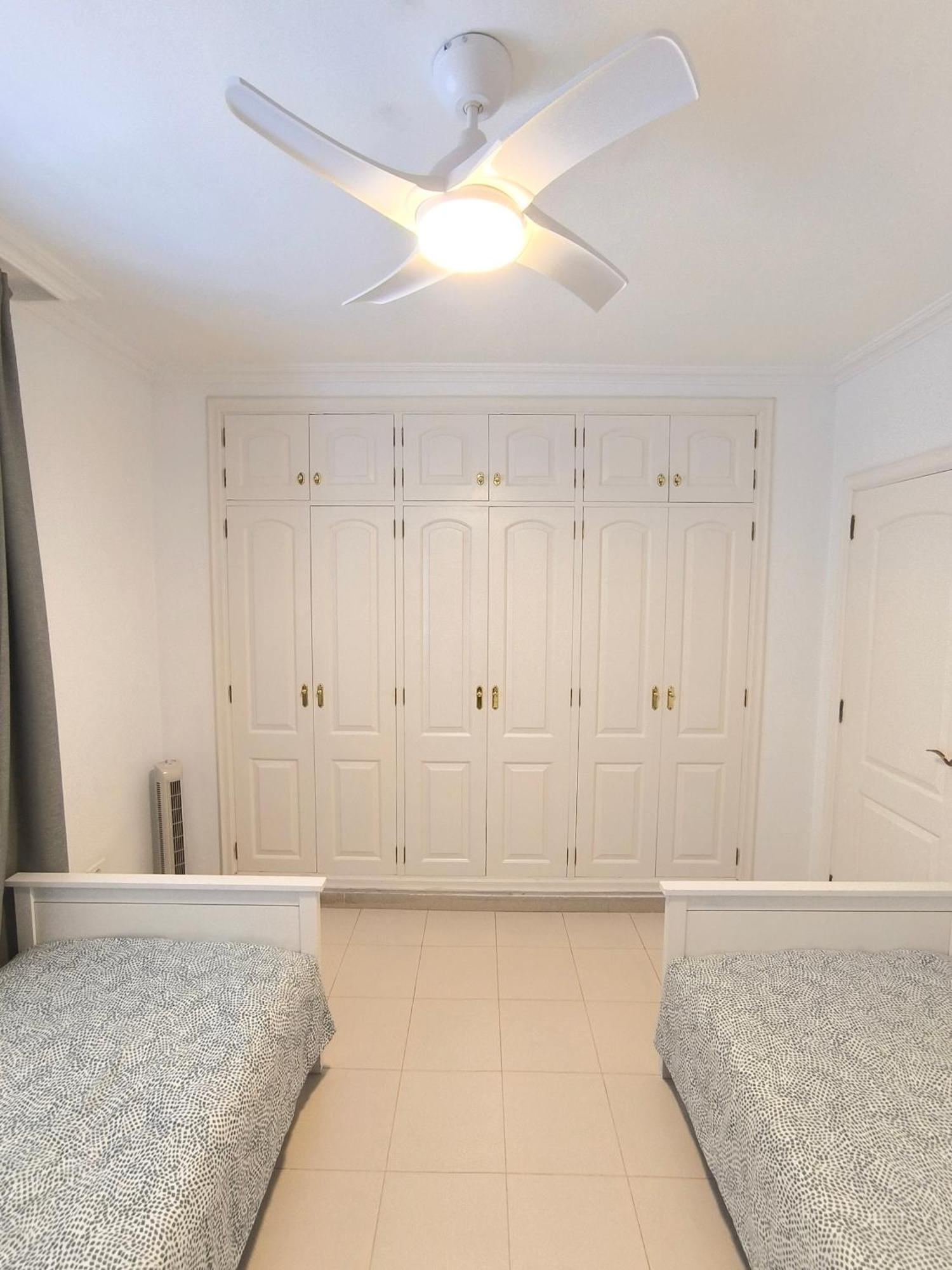 Beautiful - 4 Bedrooms, Heated Pool, Fibre Net, 2 Priv Car Park Places, Tv Channels Villa *