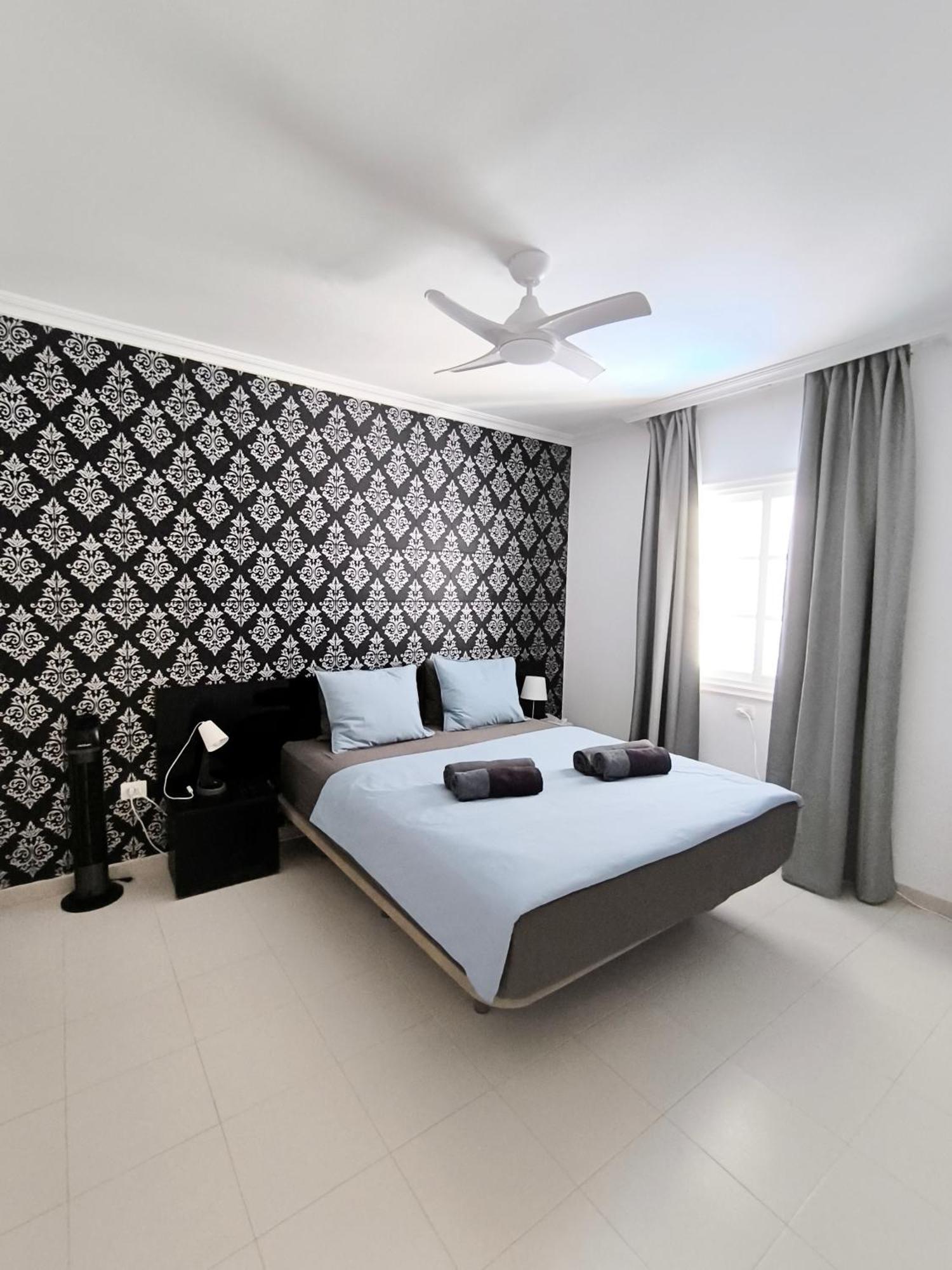Beautiful - 4 Bedrooms, Heated Pool, Fibre Net, 2 Priv Car Park Places, Tv Channels Vil·la Costa Adeje (Tenerife)