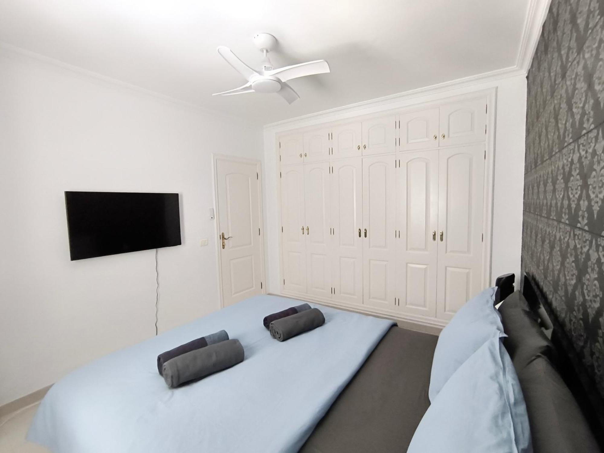 Beautiful - 4 Bedrooms, Heated Pool, Fibre Net, 2 Priv Car Park Places, Tv Channels Vil·la